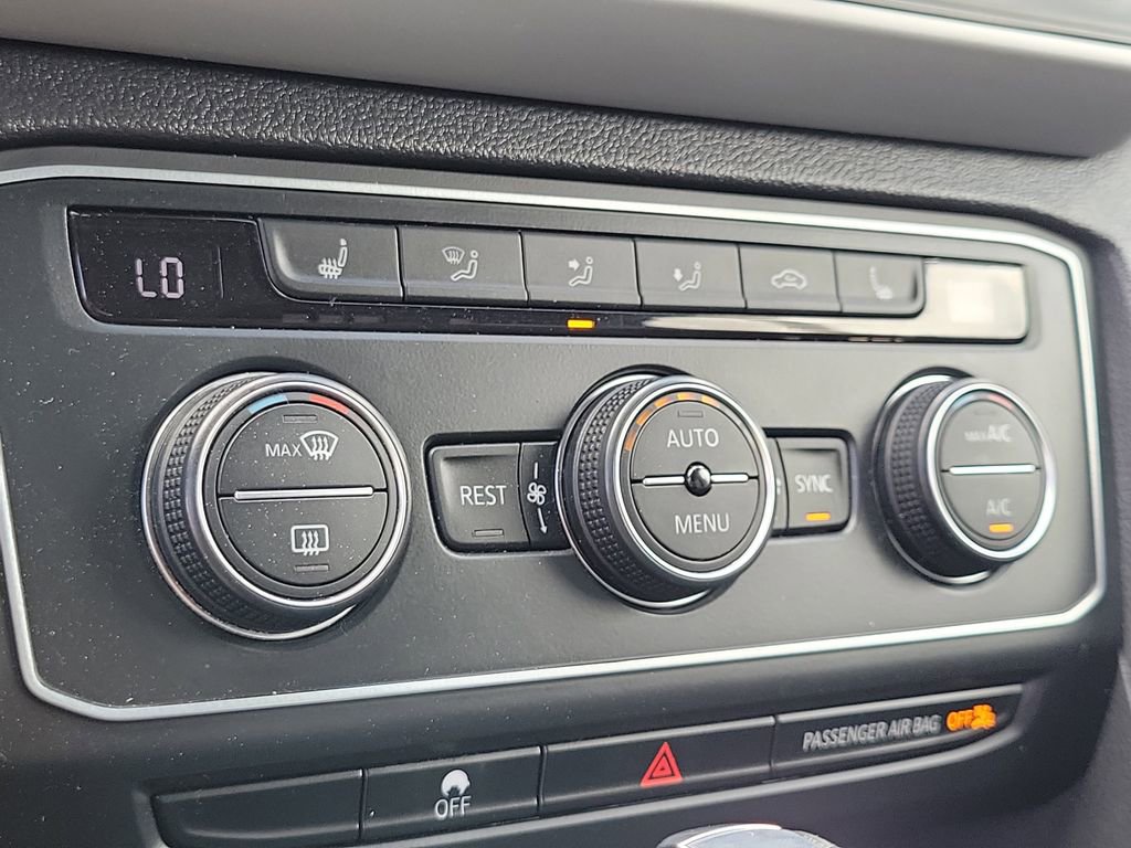 Used 2021 Volkswagen Atlas SE w/ Towing Package FWD image 25