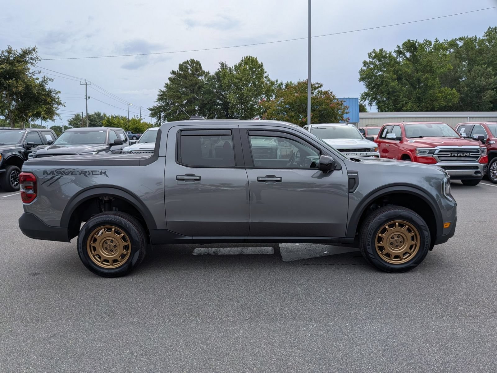 Used 2025 Ford Maverick Lariat AWD/4WD image 2