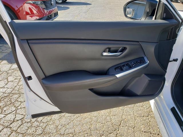 Used 2022 Nissan Sentra SR w/ Midnight Edition image 12