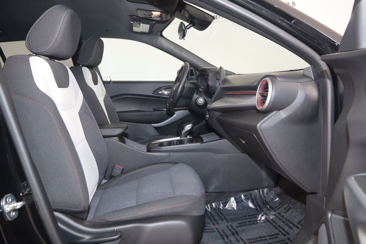 Used 2024 Chevrolet Trax RS FWD image 12