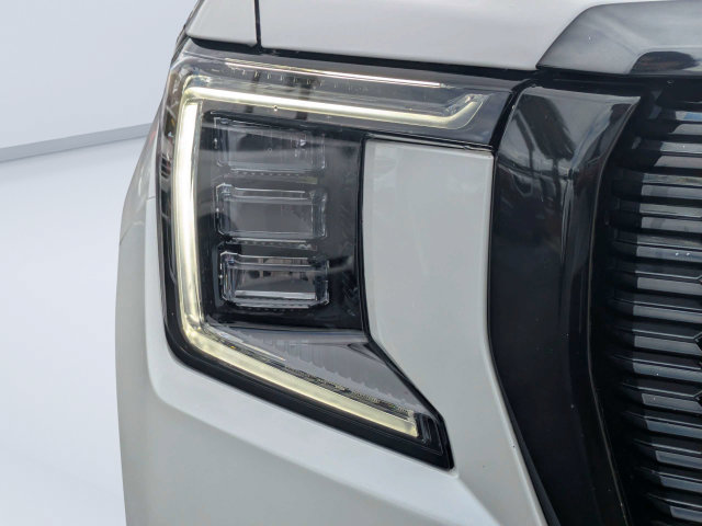 Used 2023 GMC Yukon Denali Ultimate AWD/4WD image 9