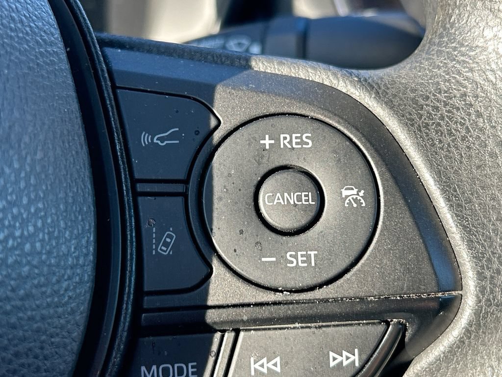 Used 2022 Toyota Corolla LE FWD image 17