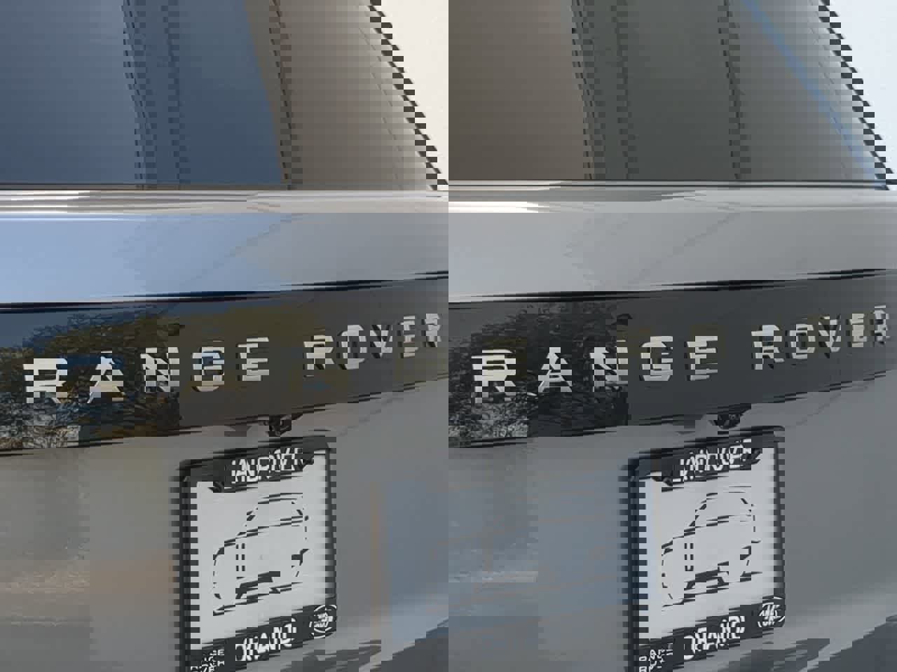 Used 2025 Land Rover Range Rover SE image 13