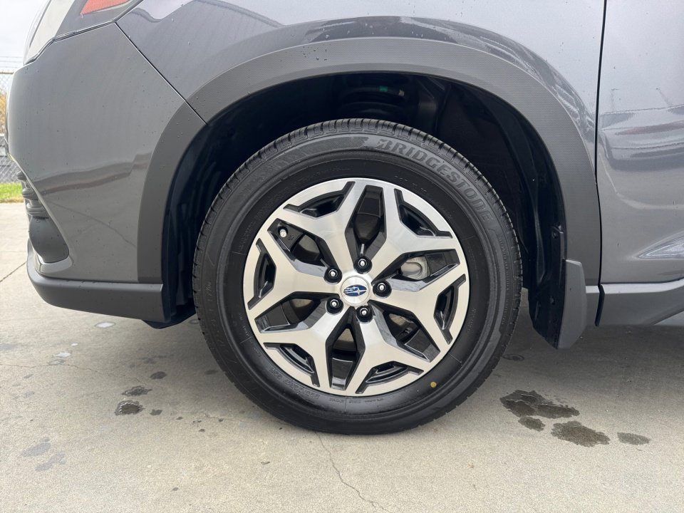 Used 2024 Subaru Forester Premium image 31