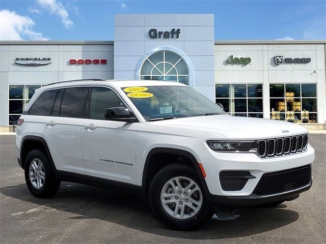 Used 2023 Jeep Grand Cherokee Laredo w/ Luxury Tech Group I image 35