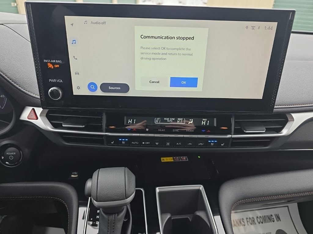 Certified 2025 Toyota Sienna Platinum image 21