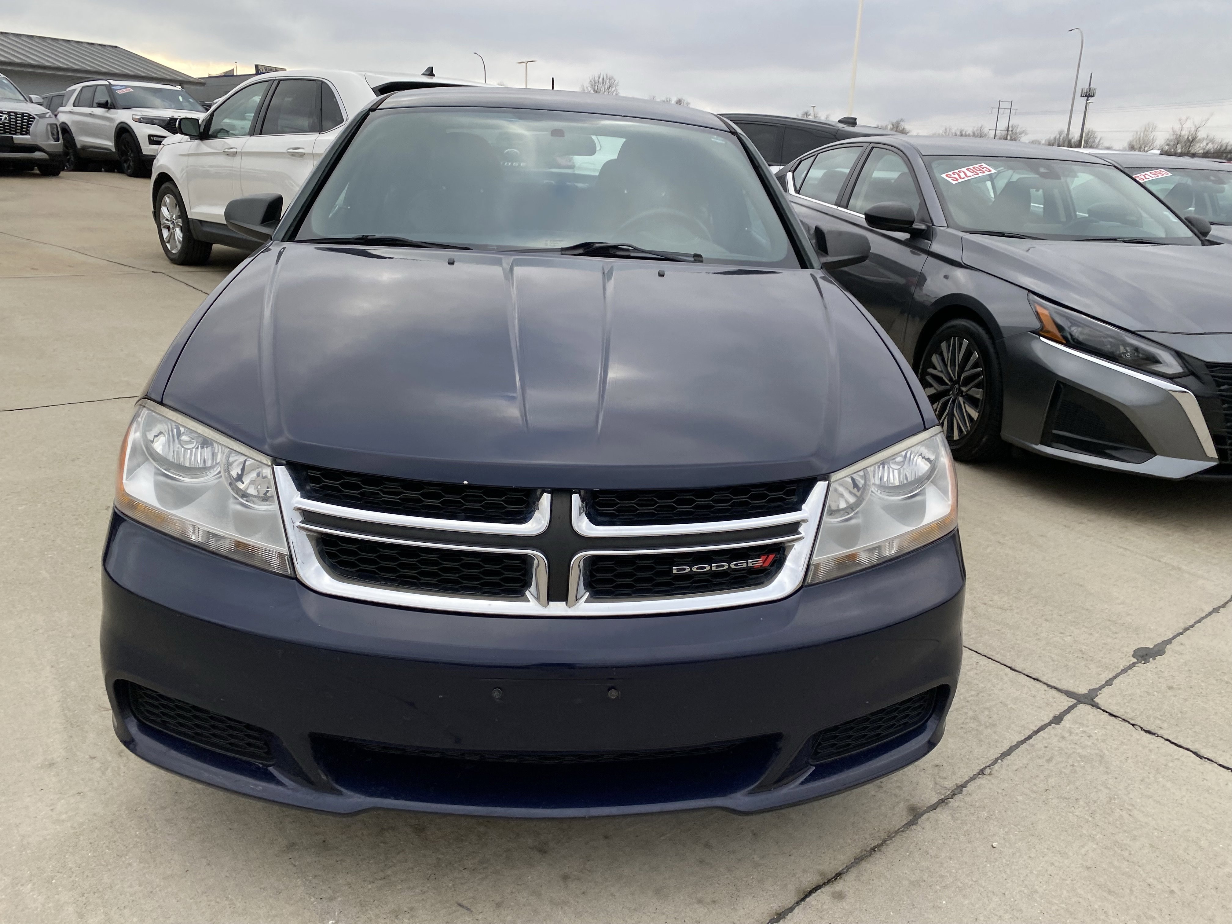 Used 2013 Dodge Avenger SE image 2