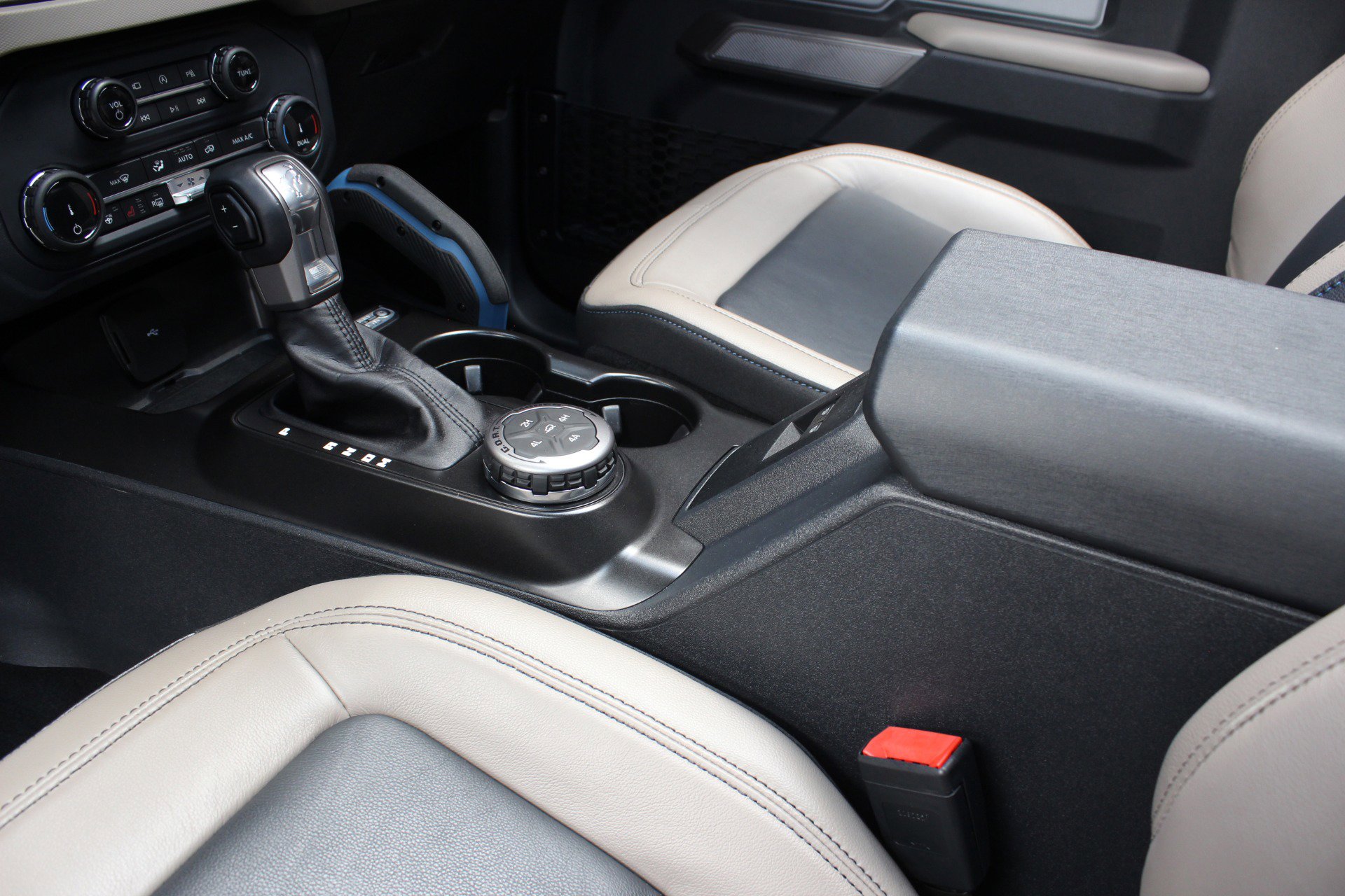 Used 2022 Ford Bronco Wildtrak image 31