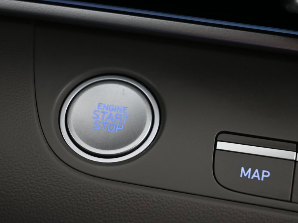 Used 2024 Hyundai Elantra SEL image 31