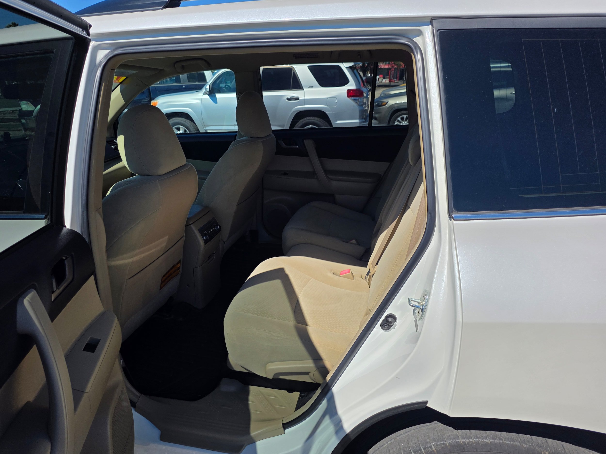 Used 2012 Toyota Highlander FWD w/ Tech Pkg image 20