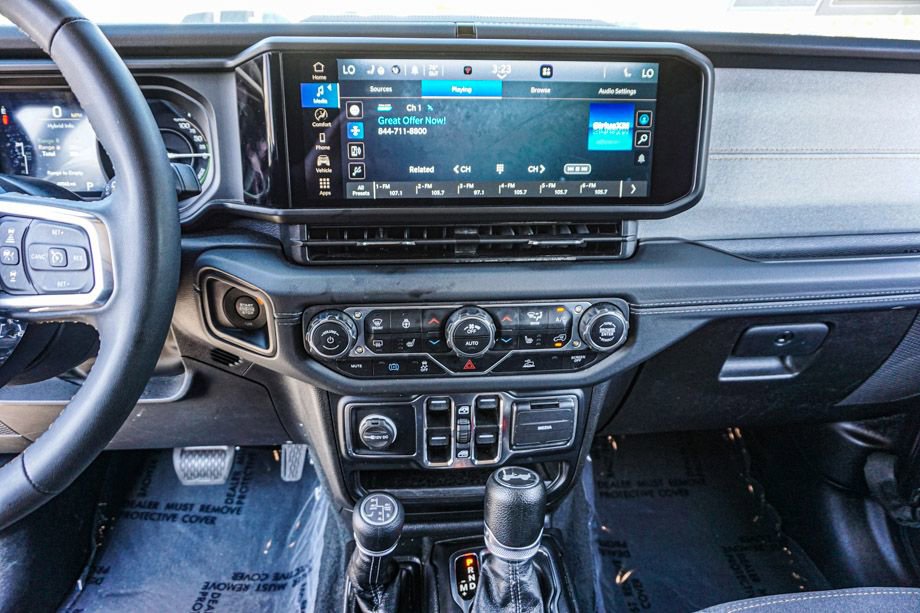 Used 2024 Jeep Wrangler Unlimited Sahara image 33