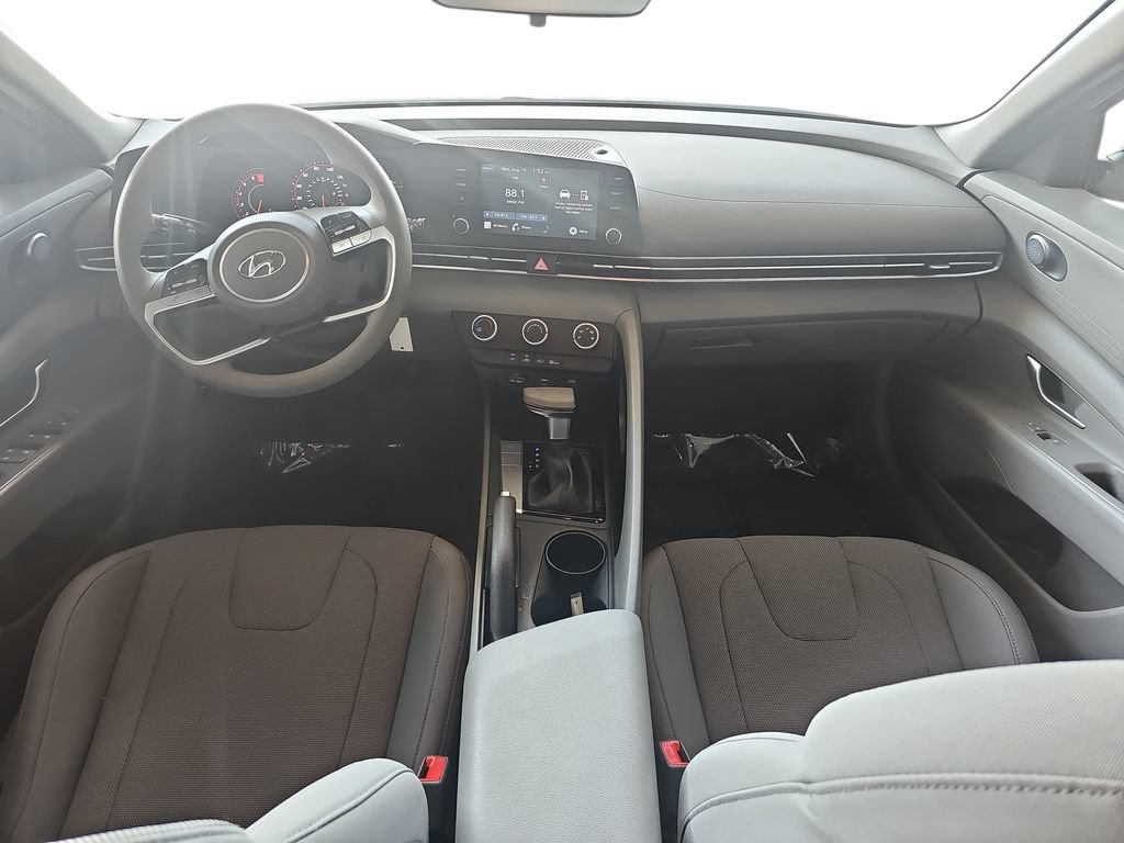 Certified 2023 Hyundai Elantra SE FWD image 9