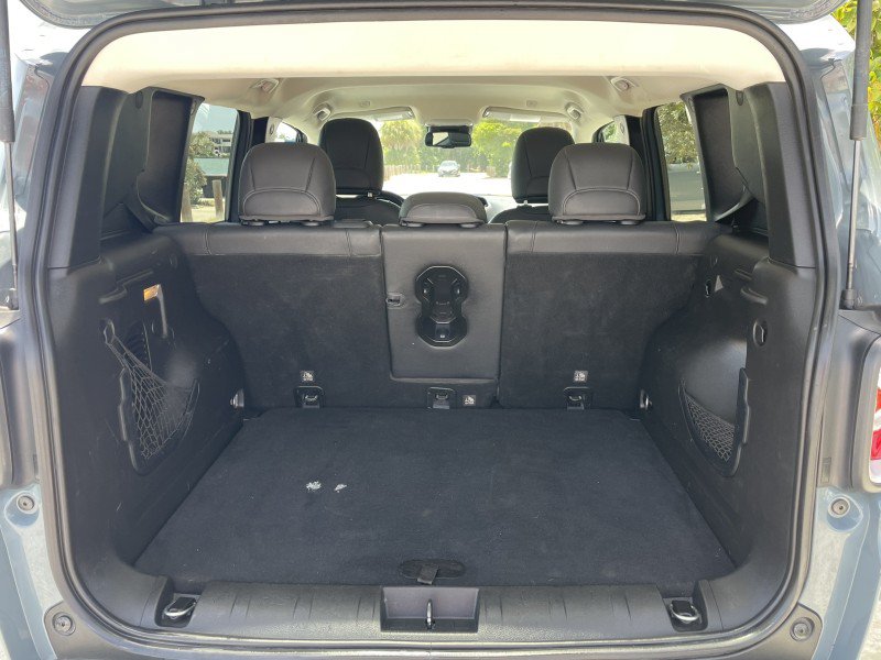 Used 2018 Jeep Renegade Limited w/ UConnect 8.4 Nav Group AWD/4WD image 31