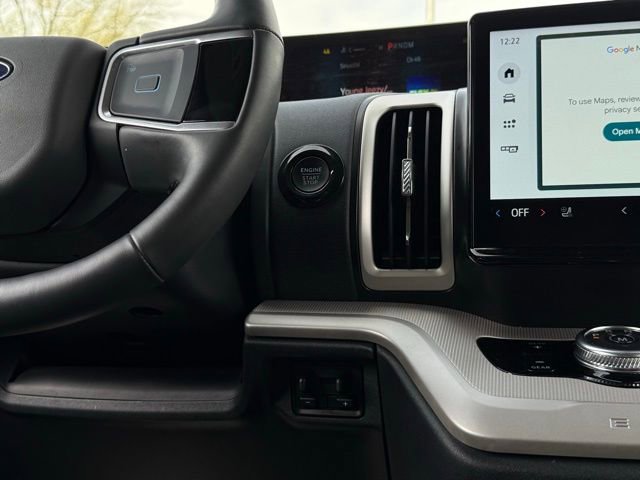 Used 2025 Ford Expedition Active AWD/4WD image 7