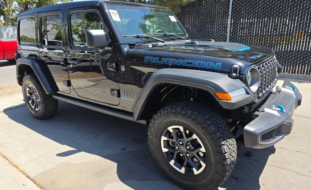 Used 2024 Jeep Wrangler Unlimited Rubicon 4xe w/ Safety Group AWD/4WD image 2