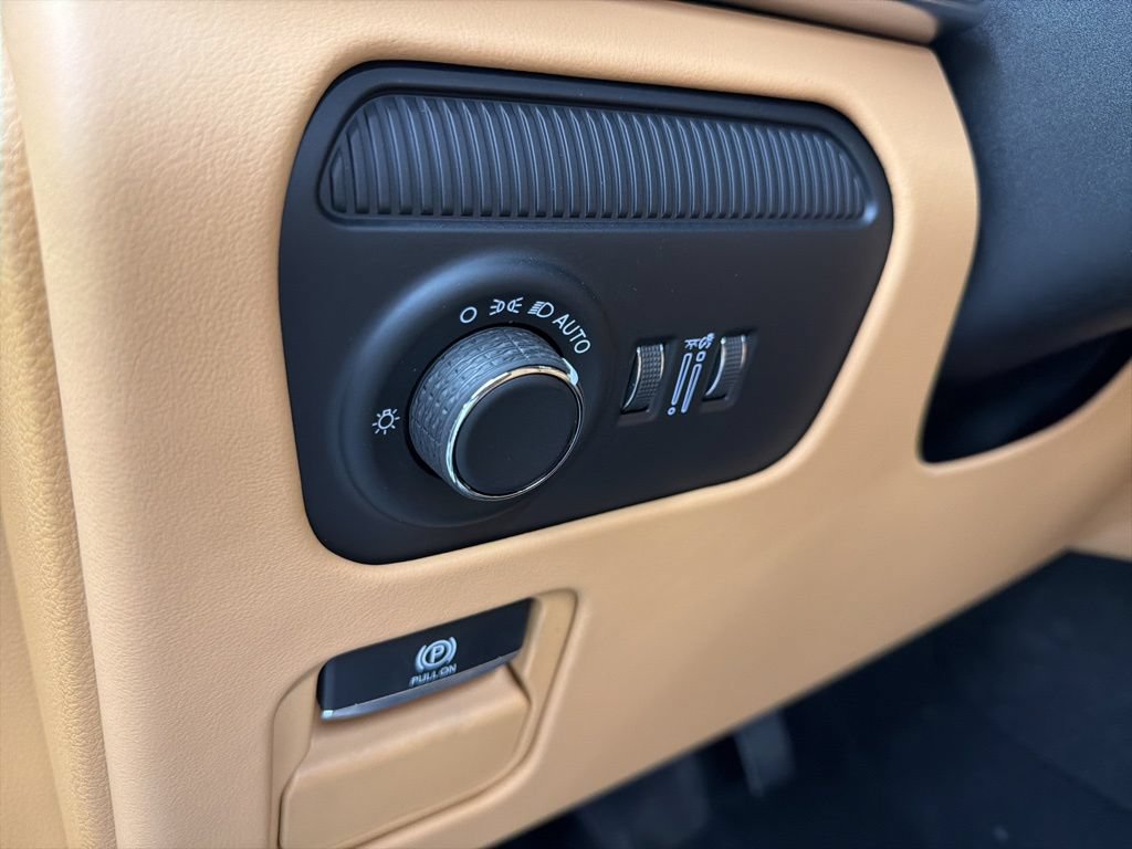 New 2026 Jeep Grand Wagoneer Summit AWD/4WD image 23