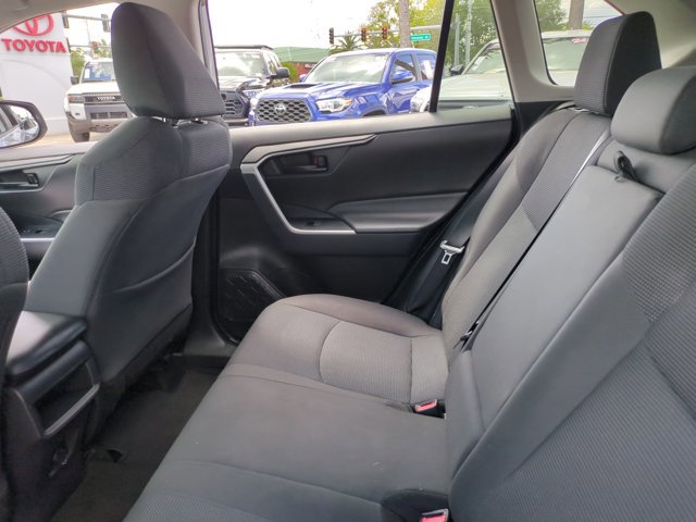Used 2021 Toyota RAV4 LE FWD image 17