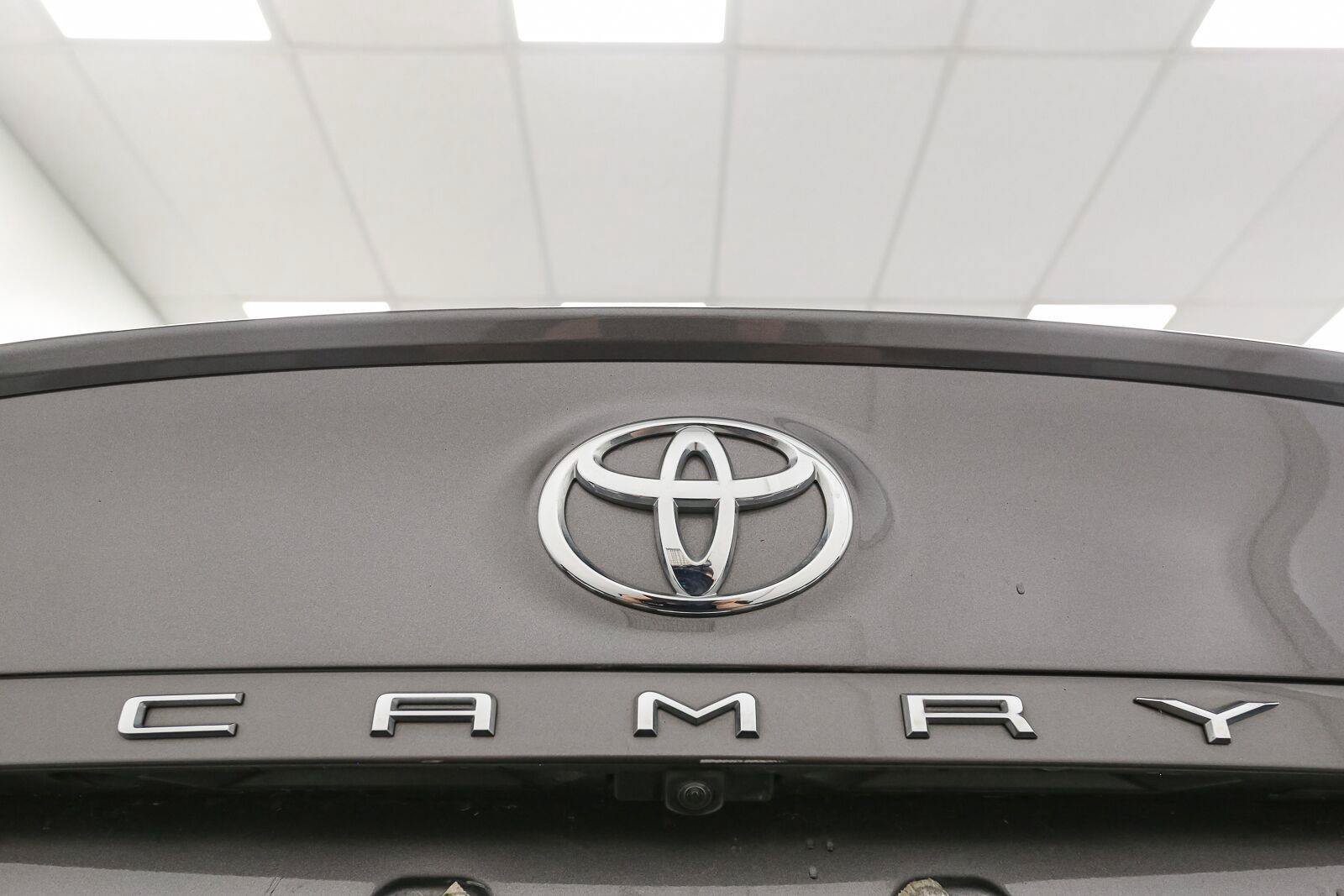 Used 2024 Toyota Camry XSE FWD image 11