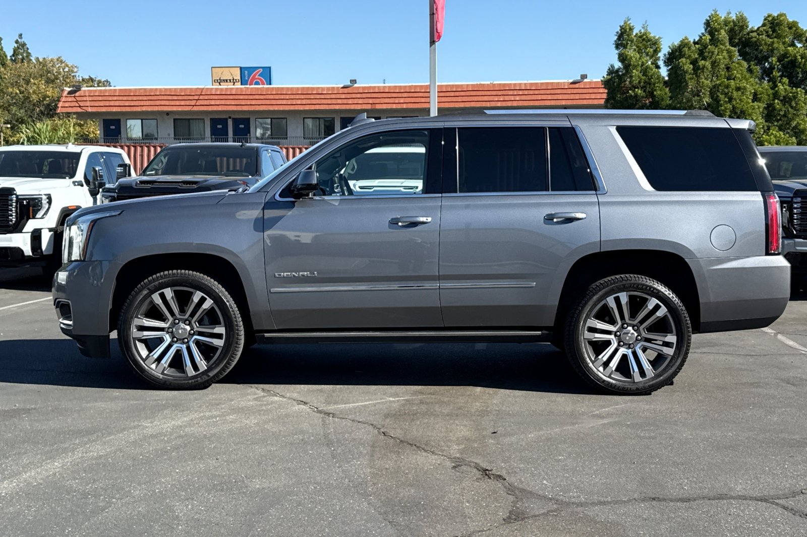 Used 2019 GMC Yukon Denali w/ Denali Ultimate Package AWD/4WD image 8