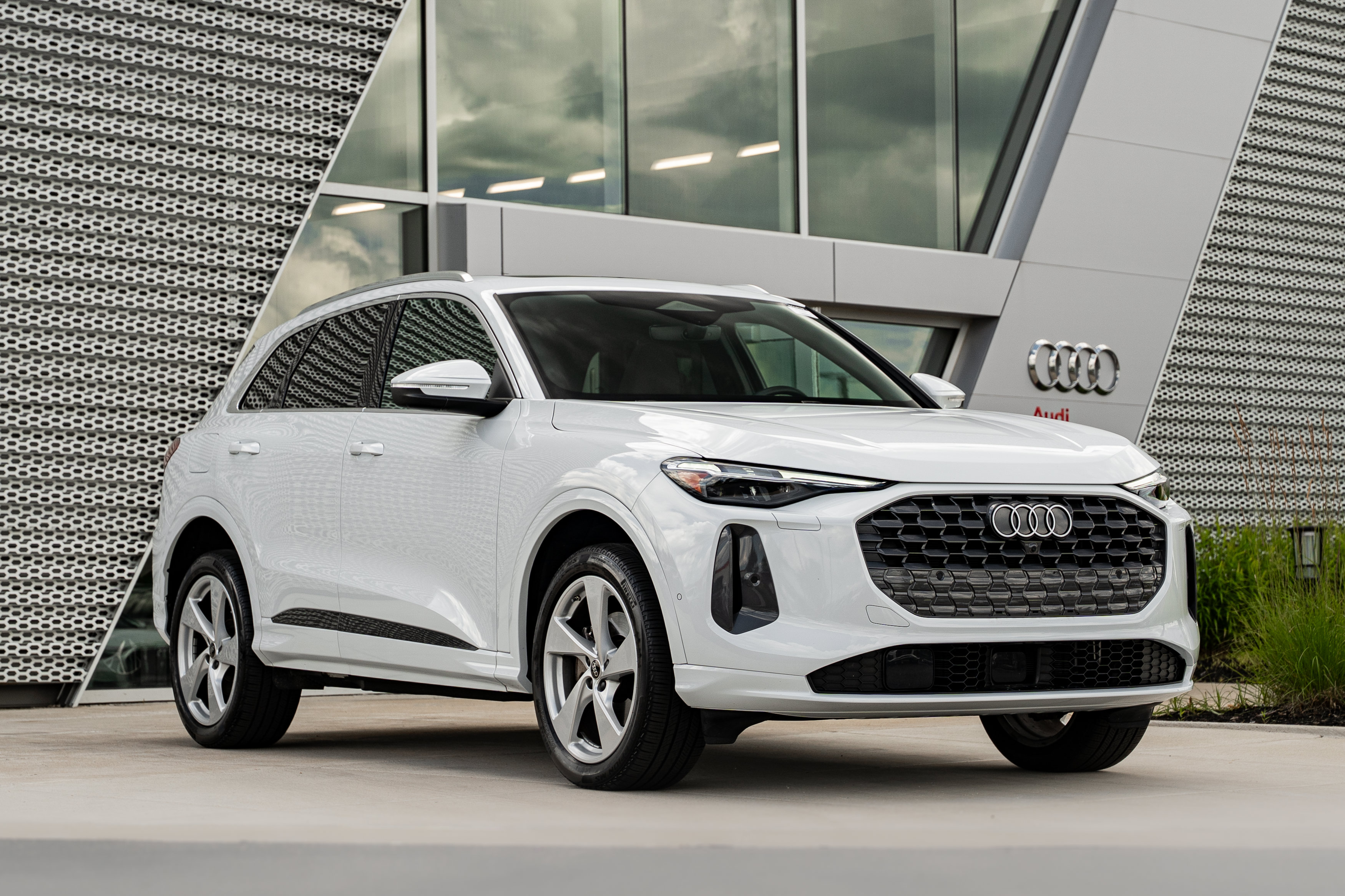 Certified 2025 Audi Q5 Premium w/ Premium Plus