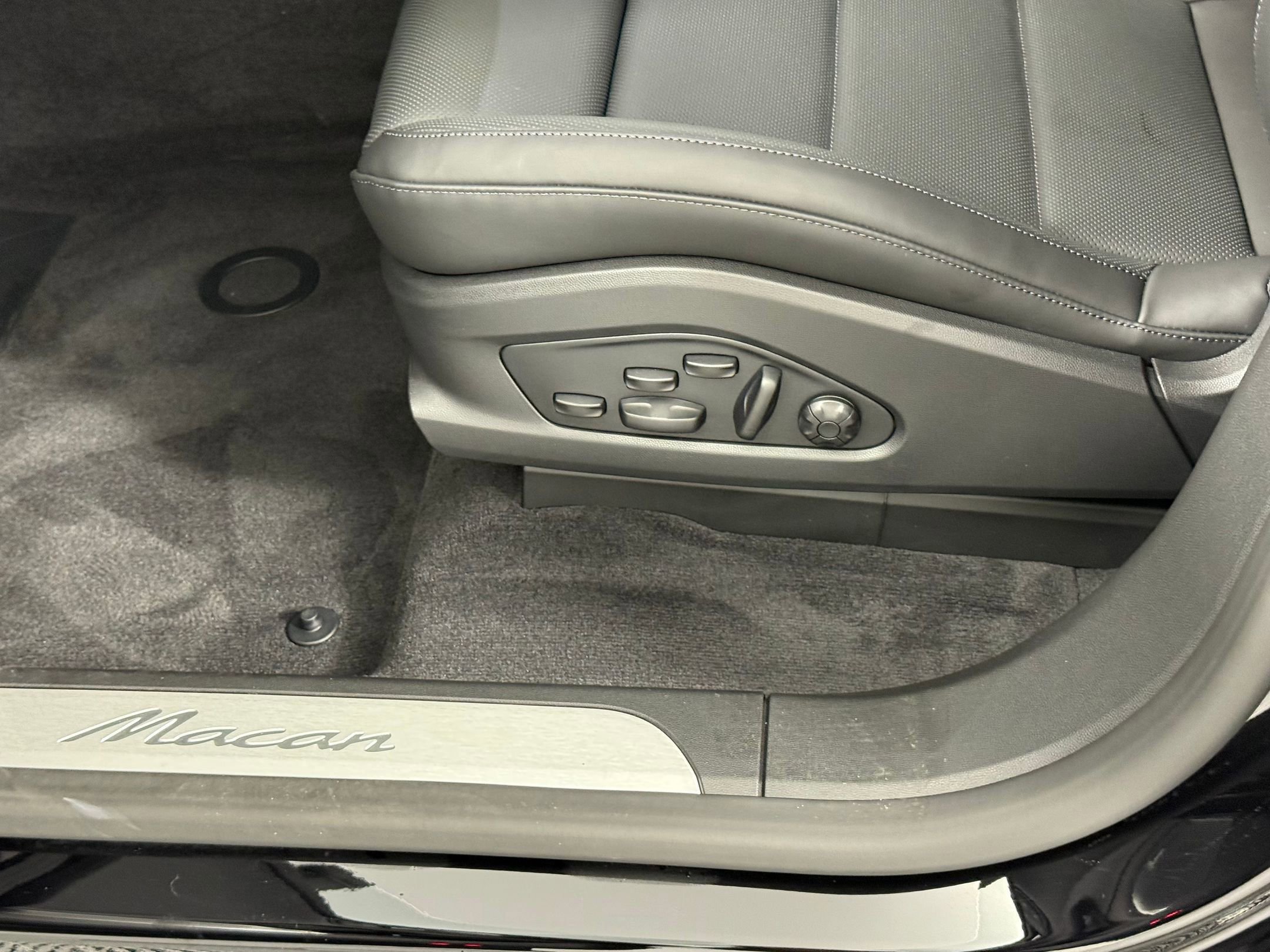 New 2025 Porsche Macan Electric image 14