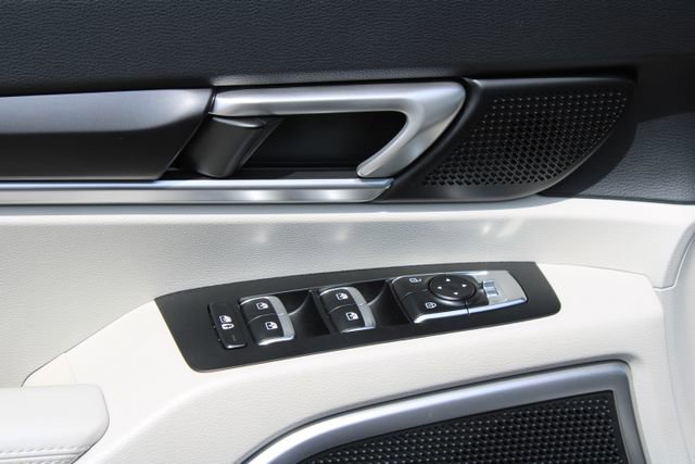 Used 2025 Kia Telluride S FWD image 12