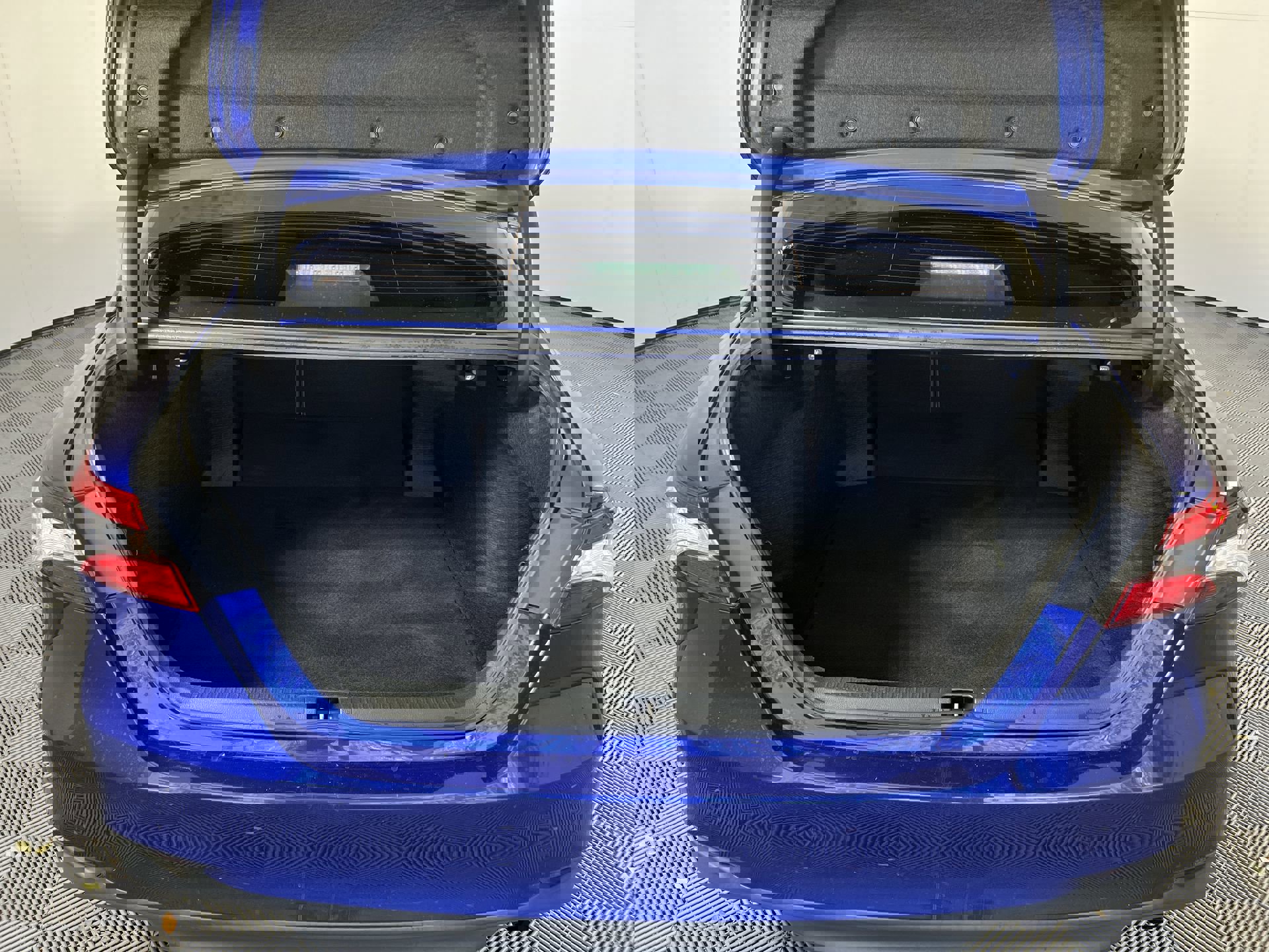 Used 2018 Toyota Camry LE image 37