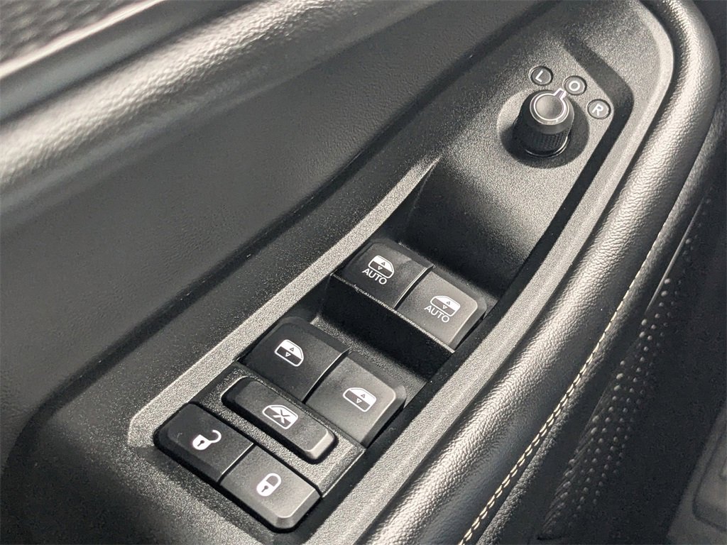 Used 2024 Jeep Grand Cherokee Laredo X image 29