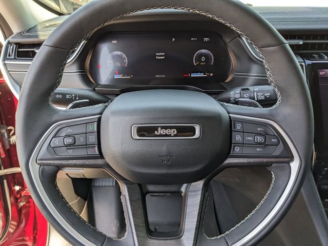 Used 2023 Jeep Grand Cherokee Limited w/ Luxury Tech Group II image 35