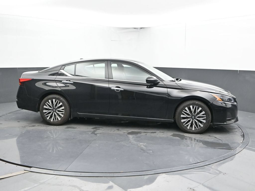 Used 2024 Nissan Altima 2.5 SV w/ SV Premium Package FWD image 4