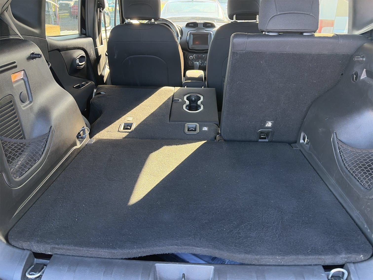 Used 2018 Jeep Renegade Latitude w/ Safety & Security Group FWD image 10