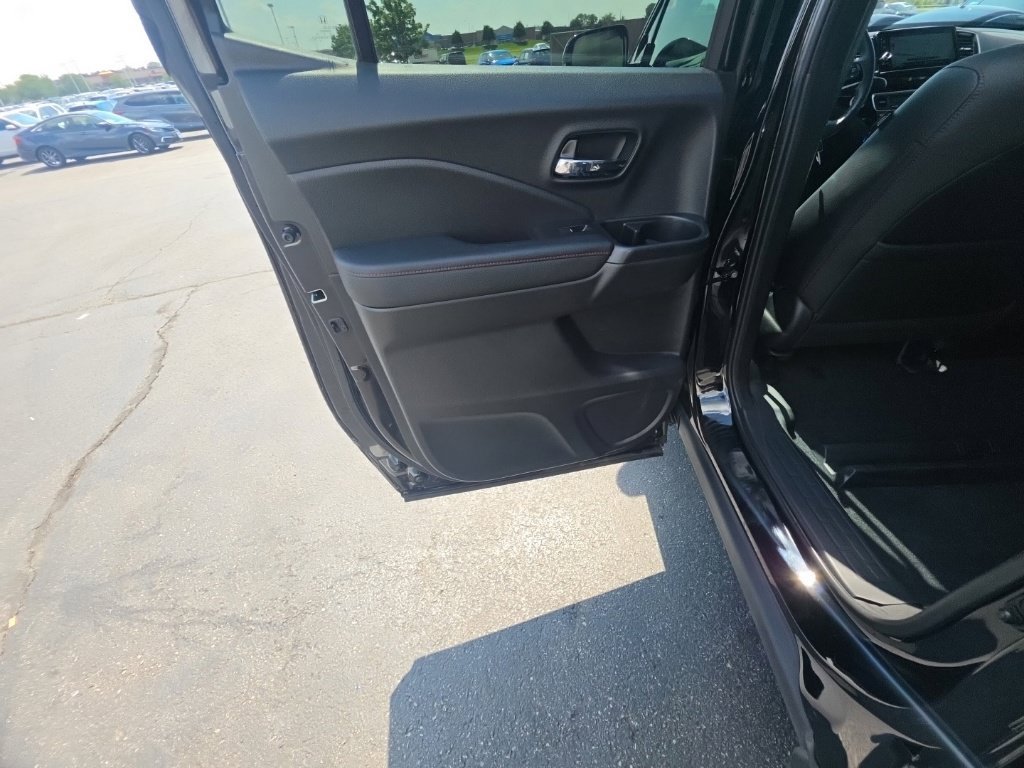 Certified 2025 Honda Ridgeline Black Edition image 26