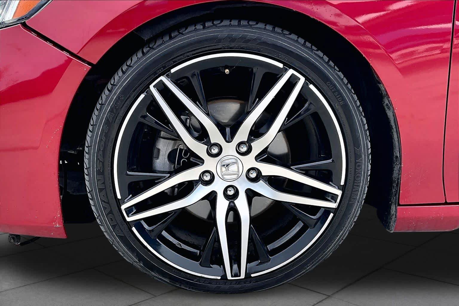 Used 2021 Honda Accord Touring image 11