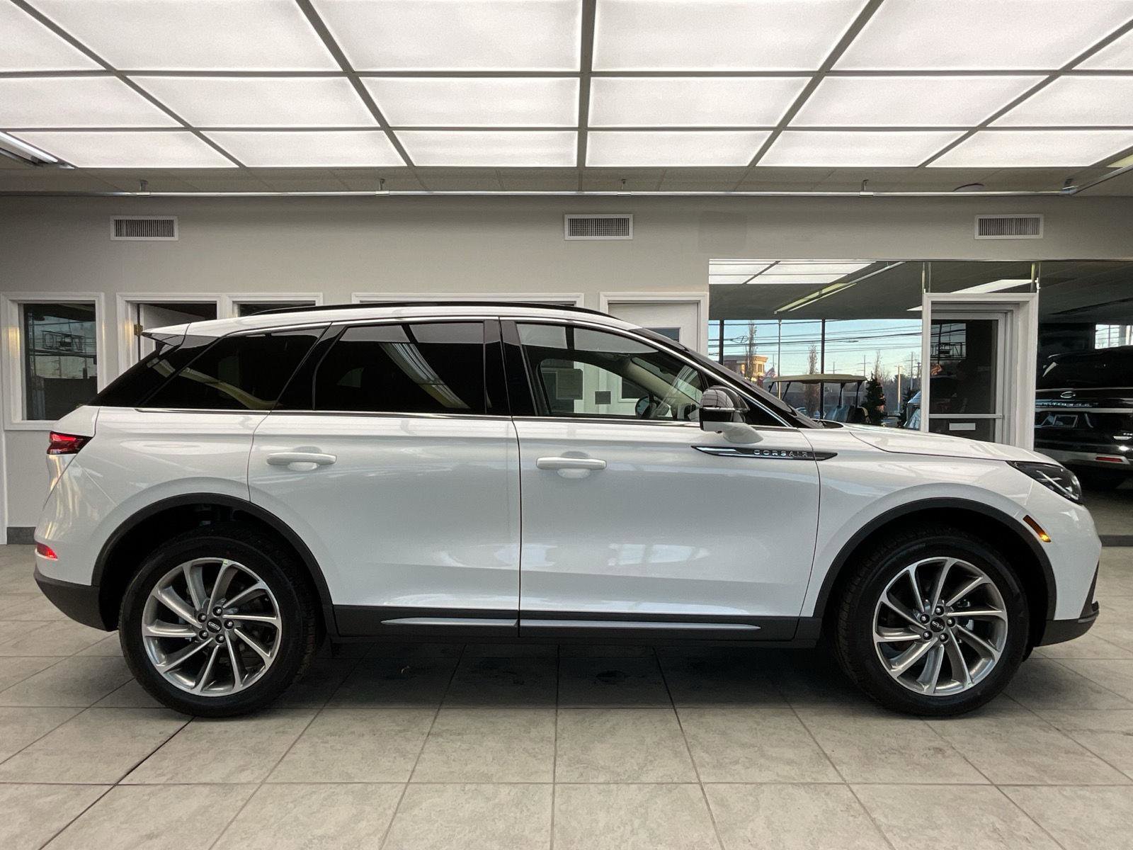 New 2026 Lincoln Corsair Premiere image 4