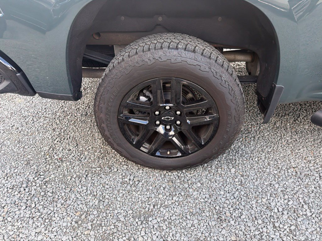 Used 2025 Chevrolet Silverado 1500 LT Trail Boss w/ Convenience Package II AWD/4WD image 9