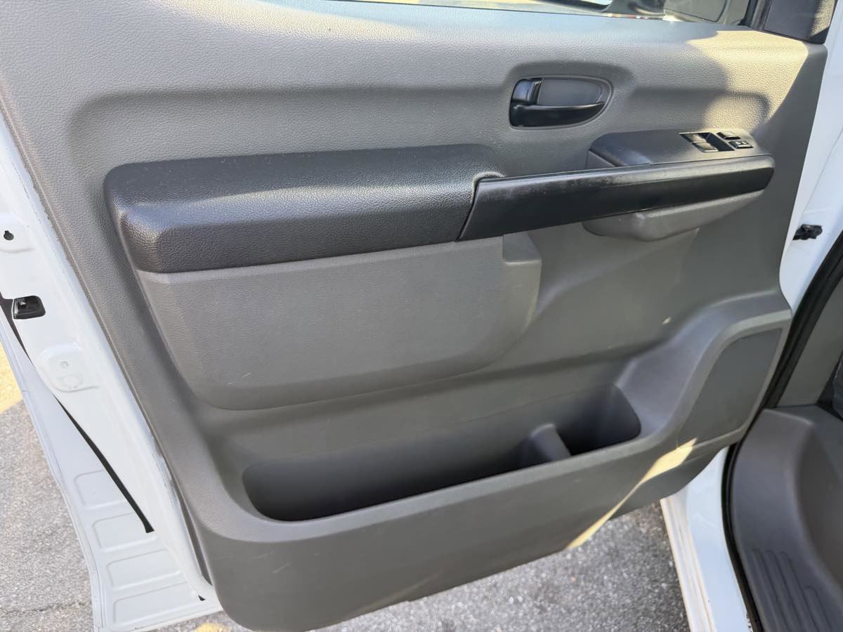 Used 2019 Nissan NV 2500 SV image 8