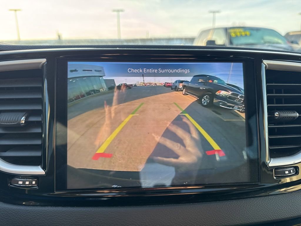 Used 2022 Chrysler Pacifica Touring-L image 8