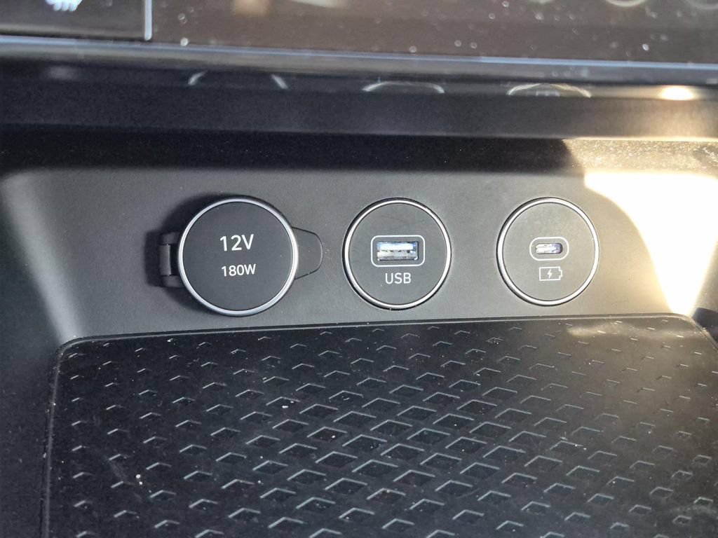 Used 2025 Genesis G70 2.5T AWD/4WD image 31