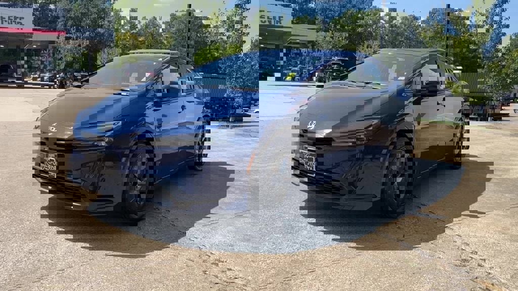 New 2026 Toyota Prius LE image 2