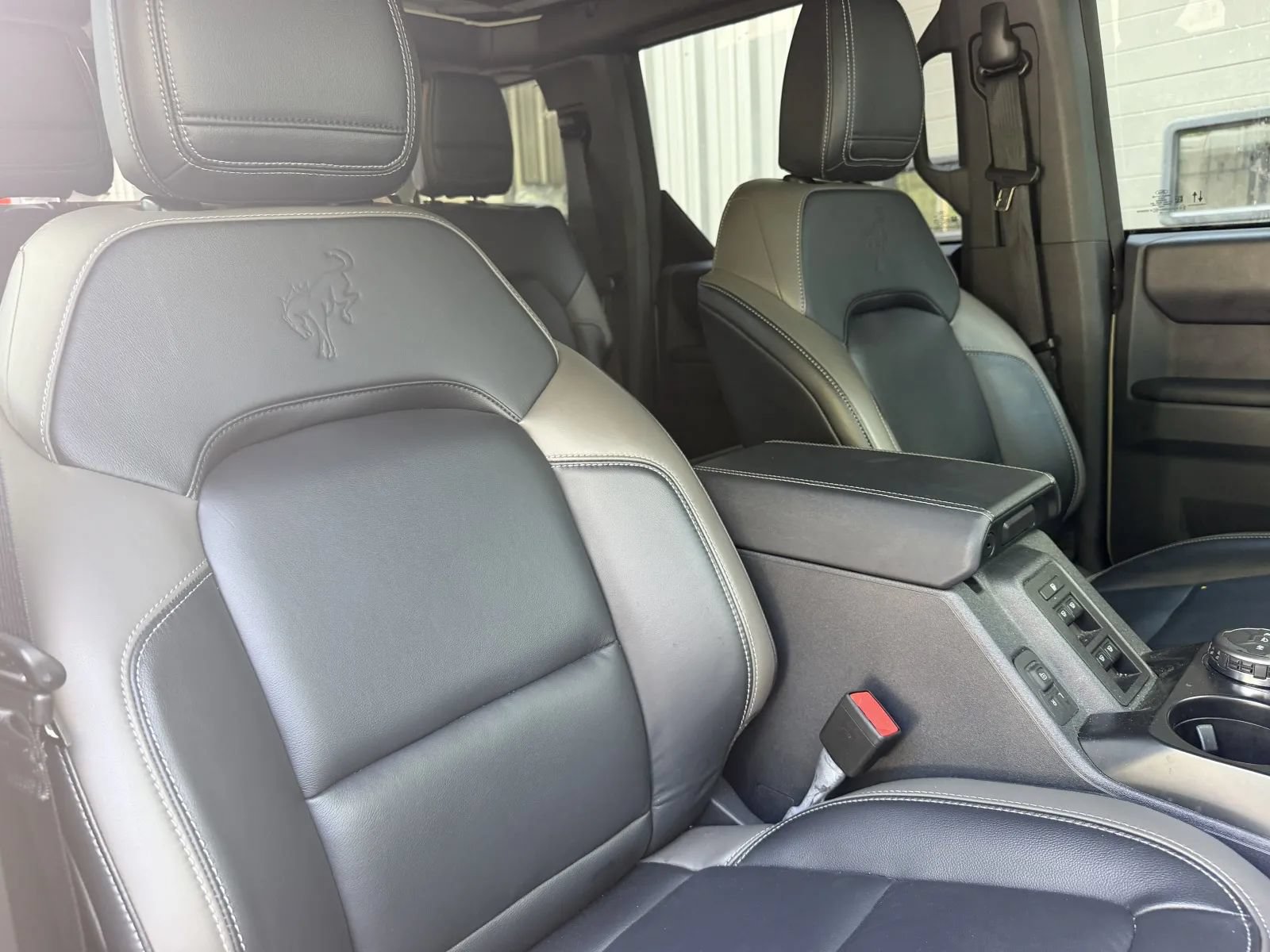 Used 2025 Ford Bronco Outer Banks AWD/4WD image 16