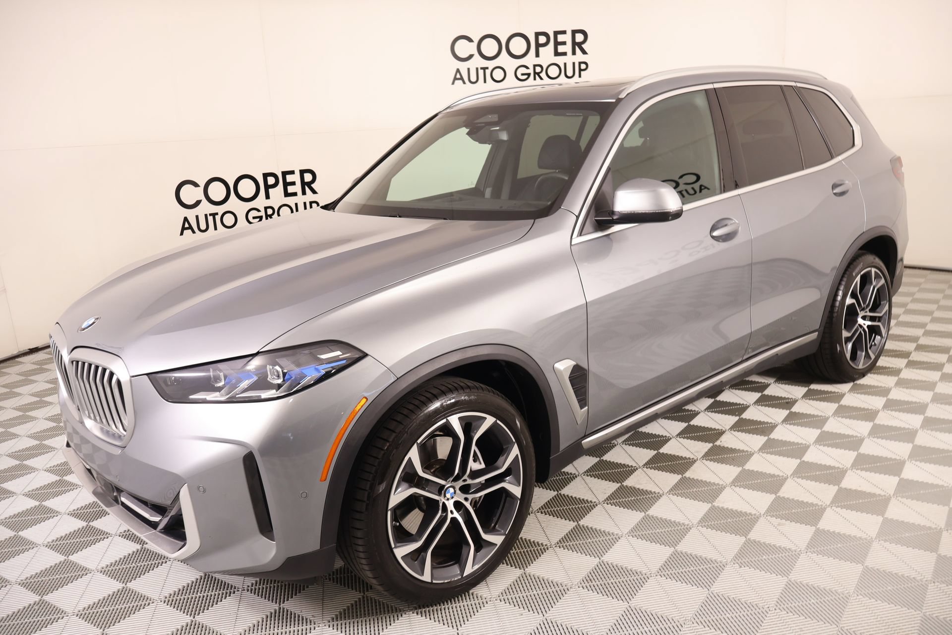 Used 2024 BMW X5 xDrive40i AWD/4WD image 11