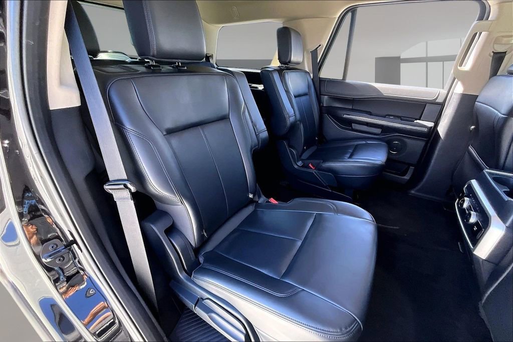 Used 2023 Ford Expedition XLT image 23