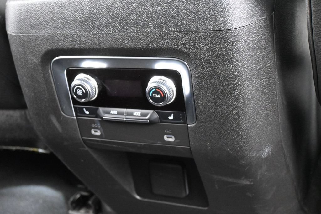 Used 2024 GMC Yukon XL SLT w/ SLT Luxury Package RWD image 49