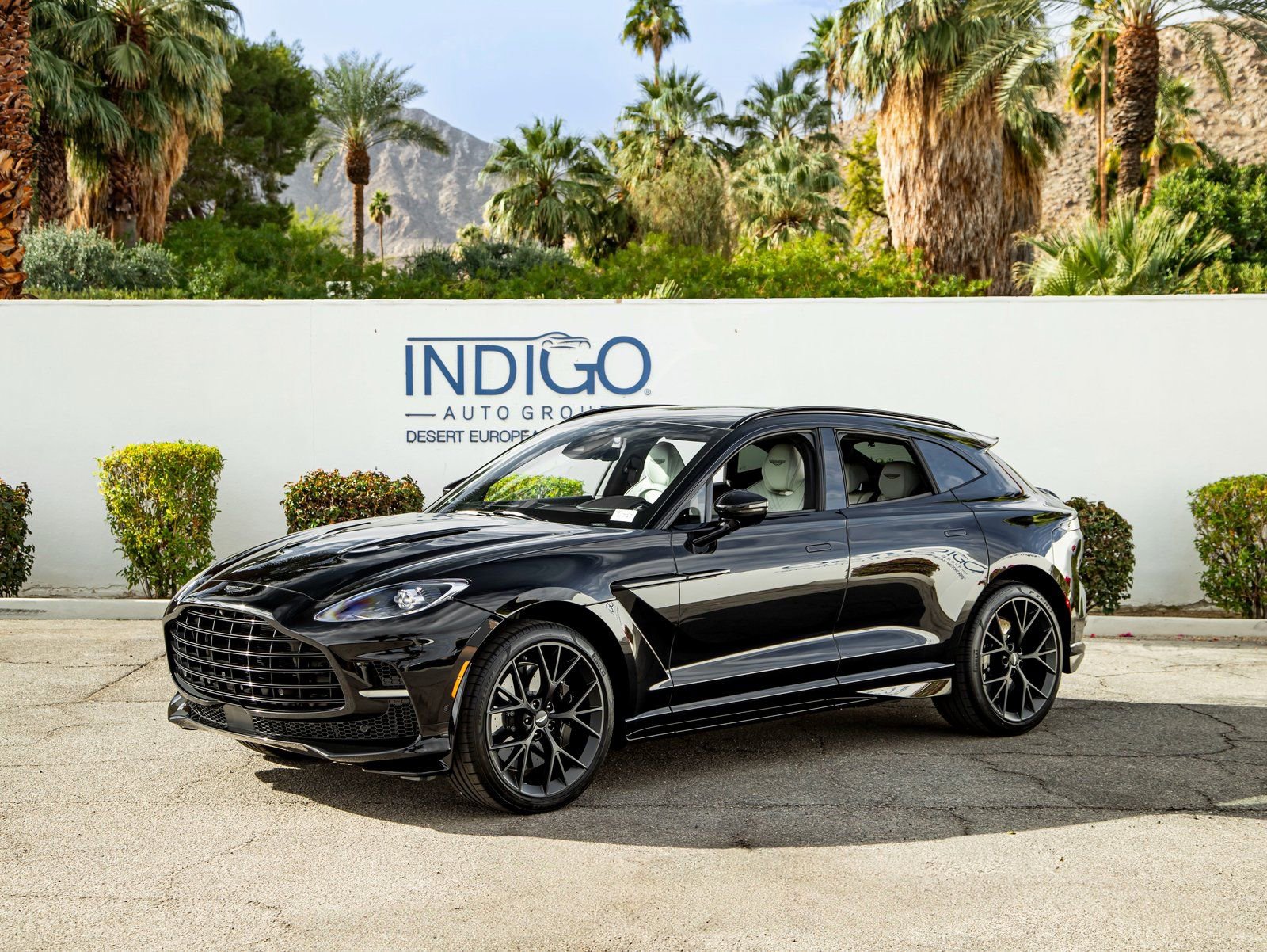 Used 2025 Aston Martin DBX 707 image 1