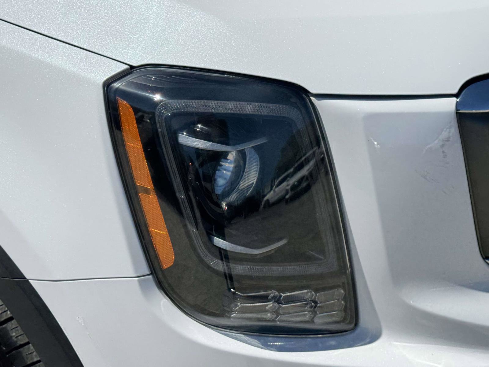 Used 2020 Kia Telluride LX AWD/4WD image 7