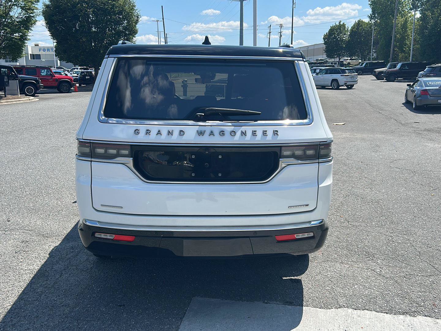 Used 2023 Jeep Grand Wagoneer Series III AWD/4WD image 4