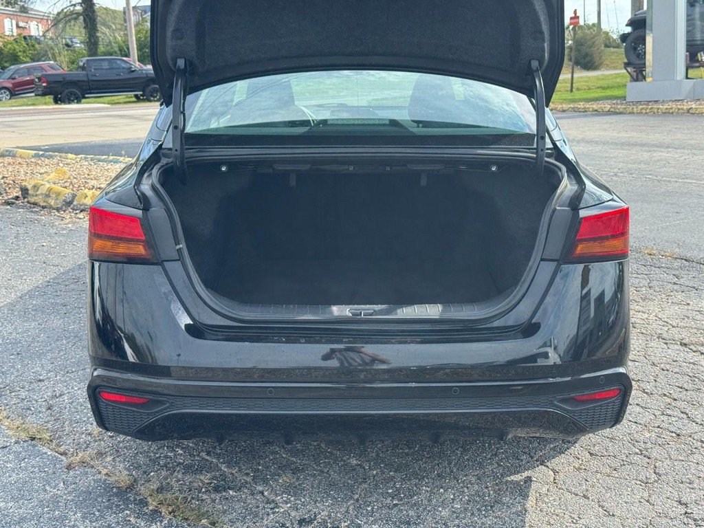 Used 2024 Nissan Altima 2.5 SV FWD image 5