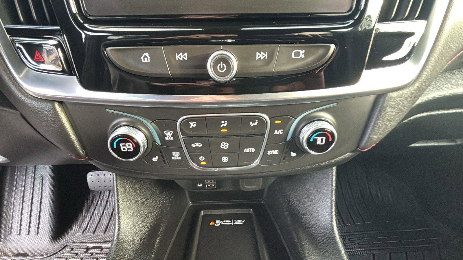 Used 2024 Chevrolet Traverse RS image 19