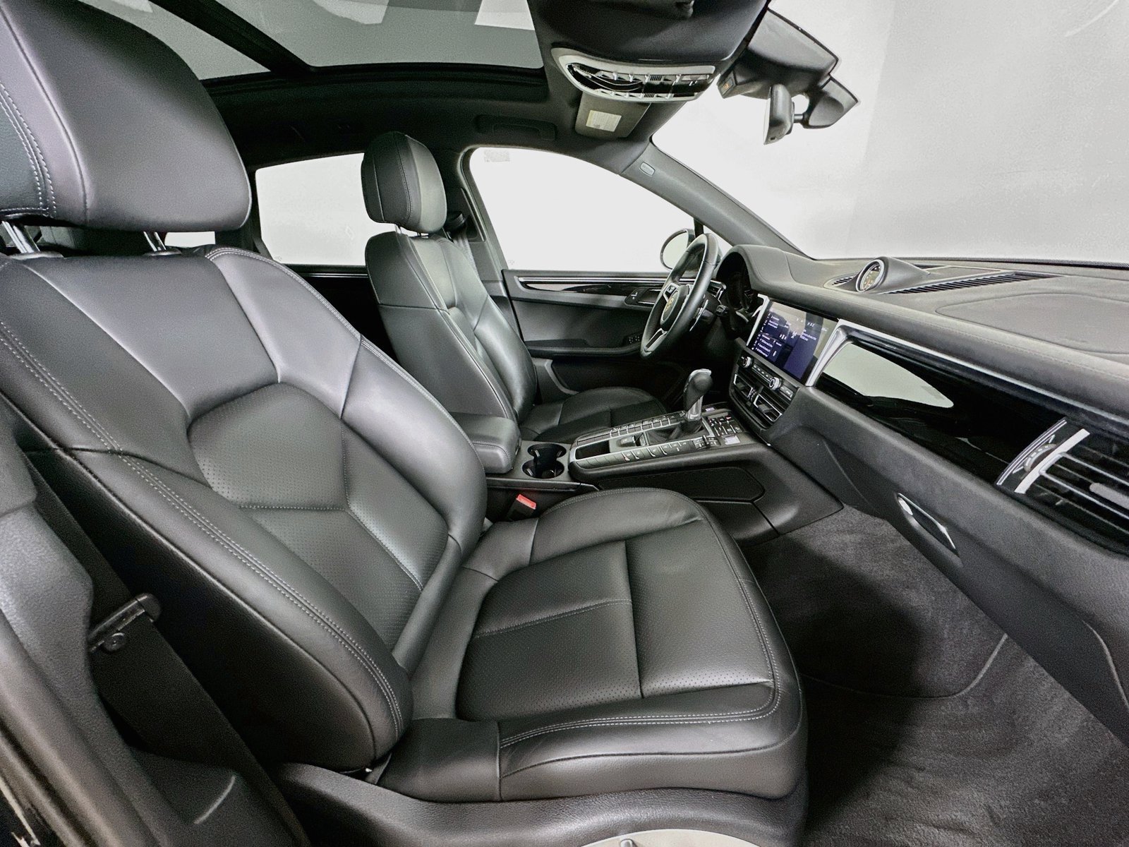 Used 2021 Porsche Macan S AWD/4WD image 45