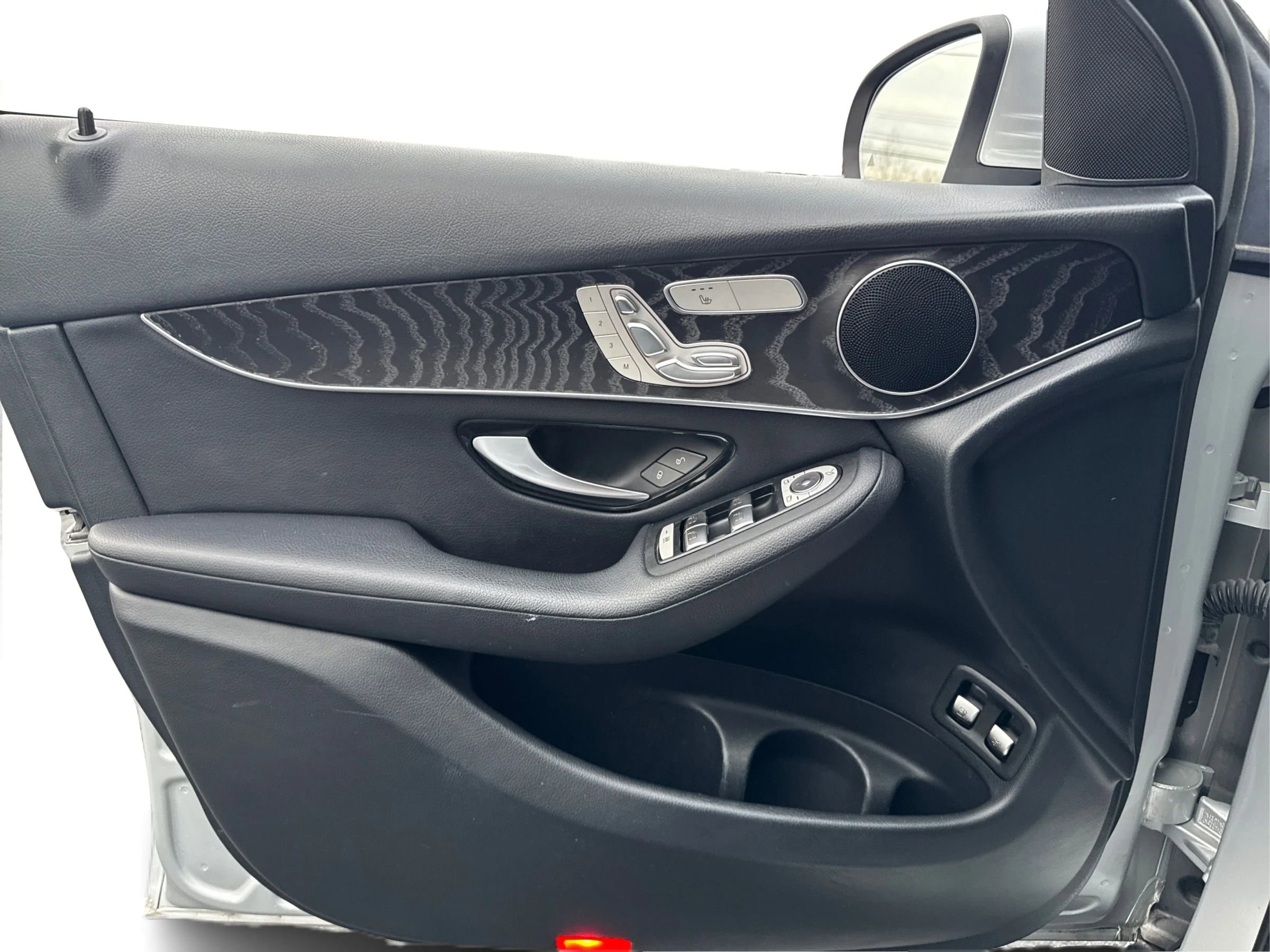 Used 2018 Mercedes-Benz GLC 350e 4MATIC image 23